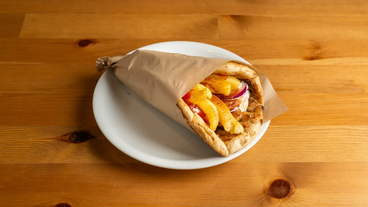 Pita với souvlaki gà