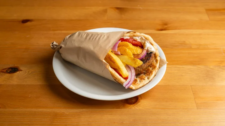 Pita với bò băm nướng