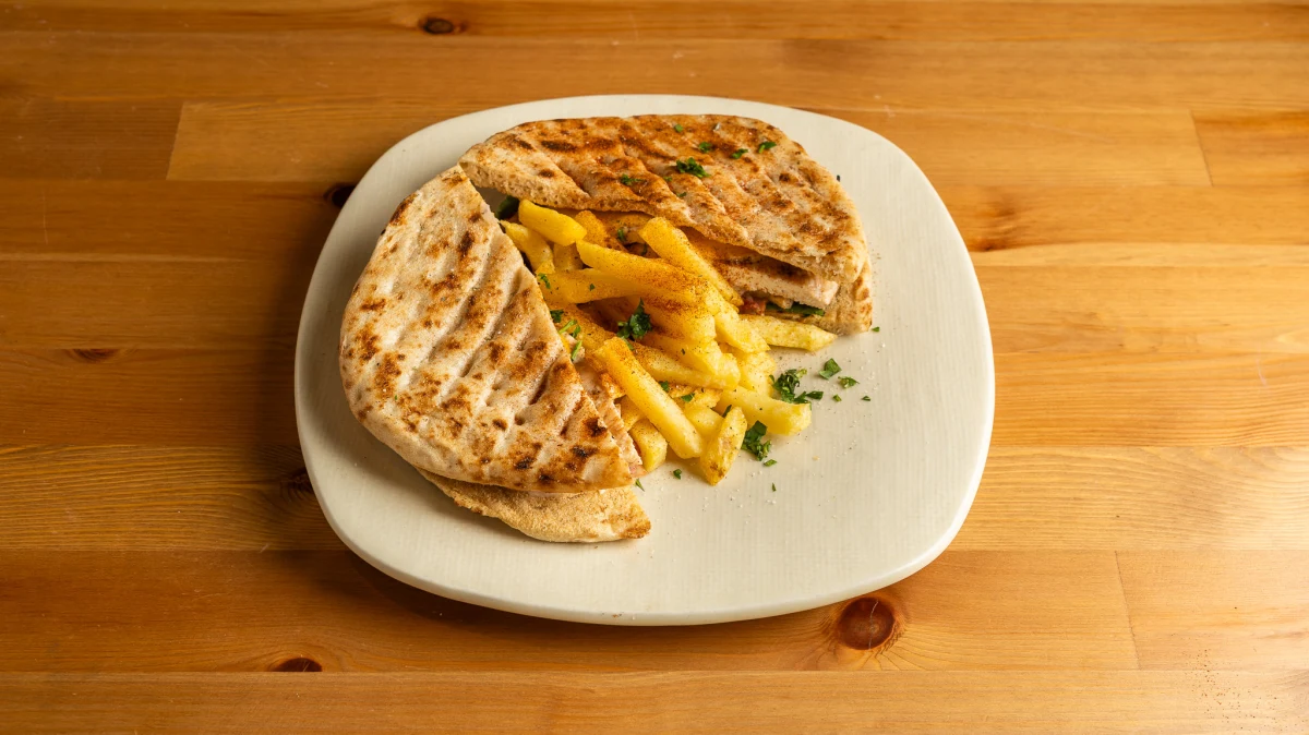 Pita phủ với phi lê gà